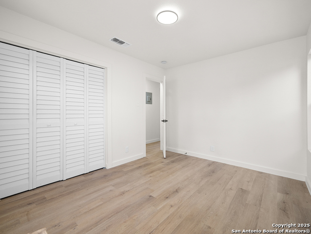 Listing photo id 3 for 1223 Mally W