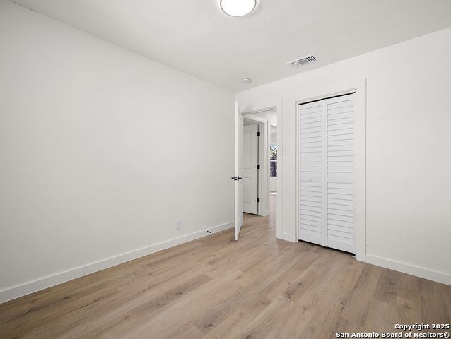 Listing photo id 5 for 1223 Mally W