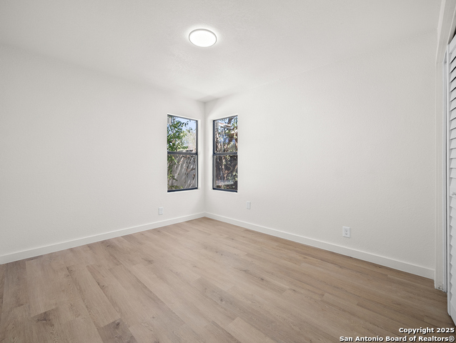 Listing photo id 6 for 1223 Mally W