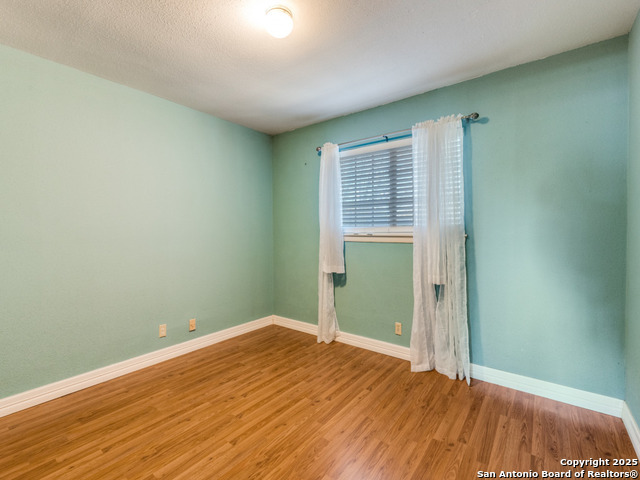 Image 17 of 23 For 7626 Meadow Lawn