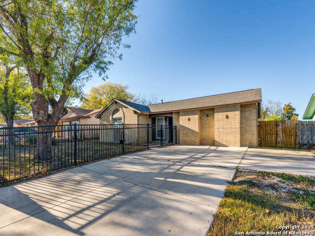 Image 2 of 23 For 7626 Meadow Lawn