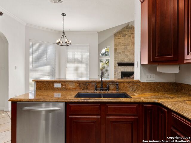 Image 15 of 42 For 837 Lakeview