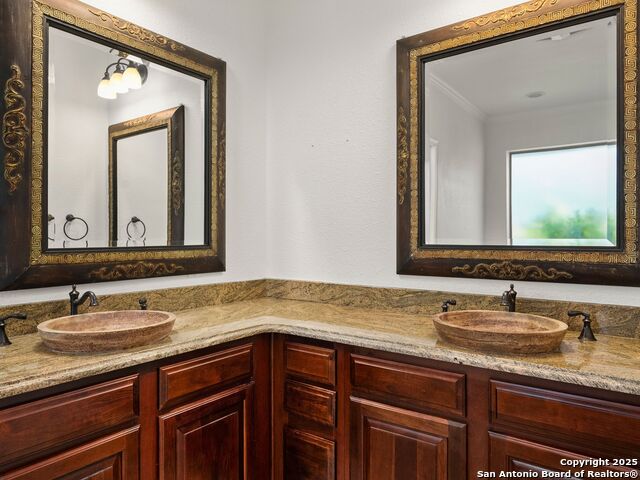 Image 8 of 42 For 837 Lakeview