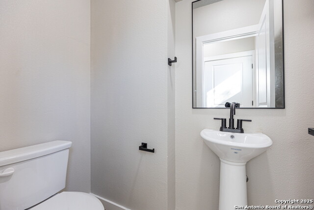 Image 12 of 26 For 327 Bee 102