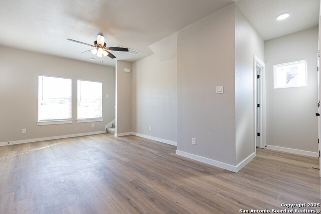 Image 13 of 26 For 327 Bee 102