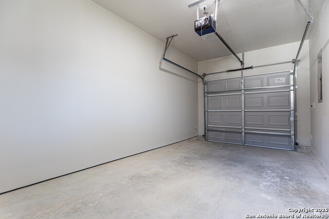 Image 24 of 26 For 327 Bee 102