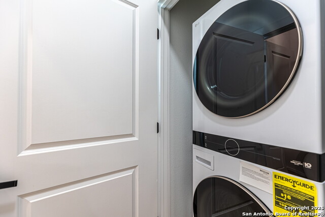 Image 13 of 25 For 327 Bee  201