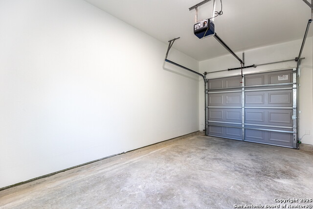 Image 23 of 25 For 327 Bee  201