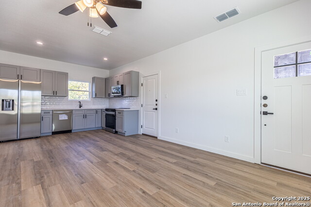 Image 5 of 25 For 327 Bee  201