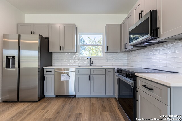 Image 8 of 25 For 327 Bee  201