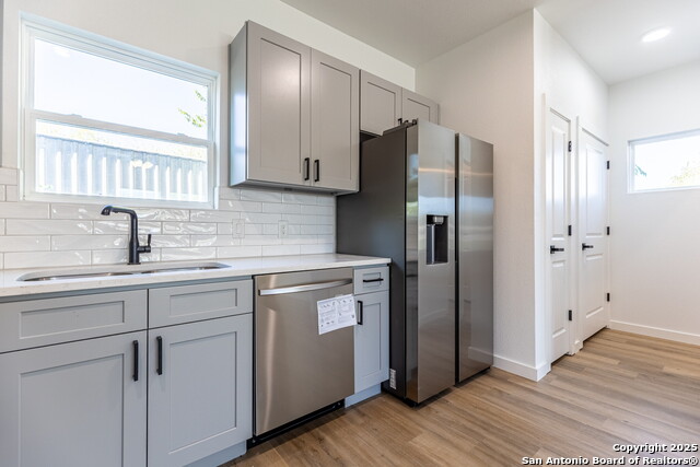 Image 10 of 28 For 327 Bee  202