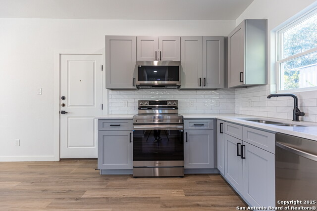 Image 11 of 28 For 327 Bee  202