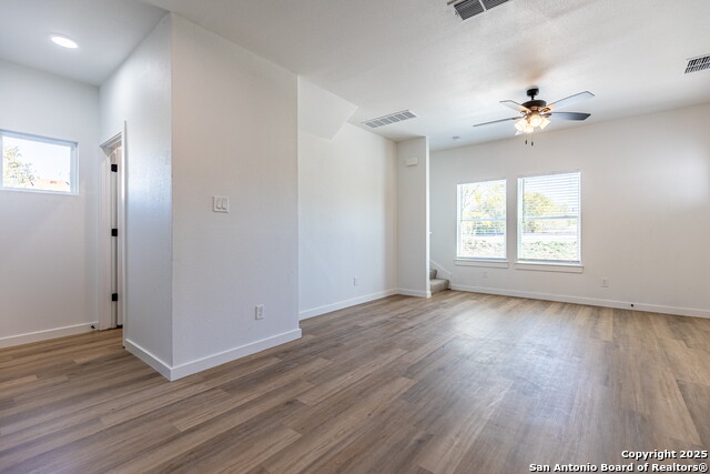 Image 12 of 28 For 327 Bee  202