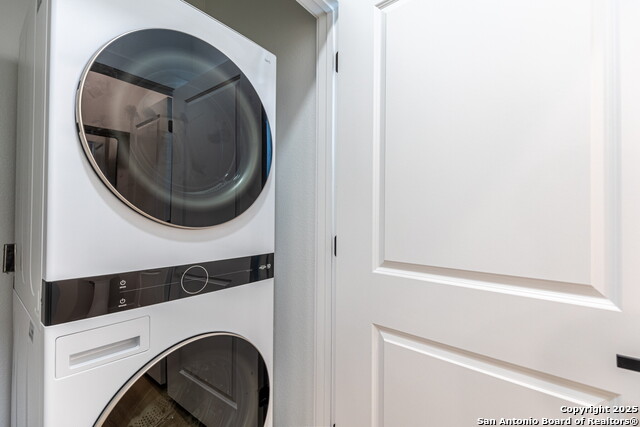 Image 14 of 28 For 327 Bee  202