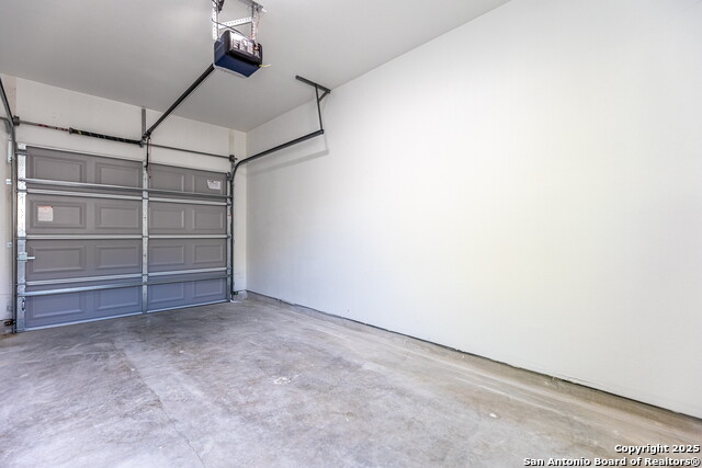 Image 26 of 28 For 327 Bee  202