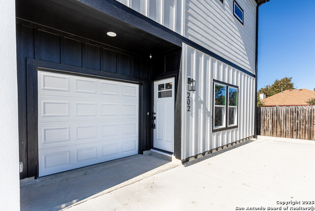 Image 3 of 28 For 327 Bee  202