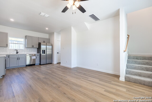 Image 4 of 28 For 327 Bee  202