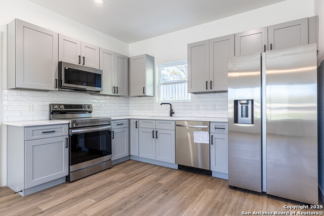 Image 8 of 28 For 327 Bee  202