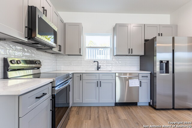 Image 9 of 28 For 327 Bee  202