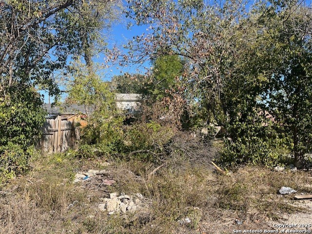 Listing photo id 0 for 1511 Hildebrand W