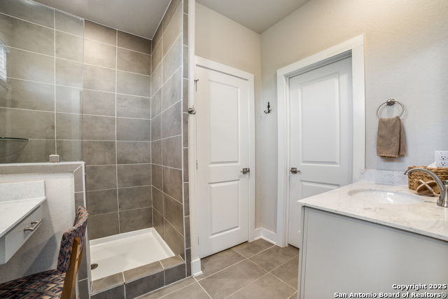 Image 13 of 24 For 8851 Oakland  Unit 14