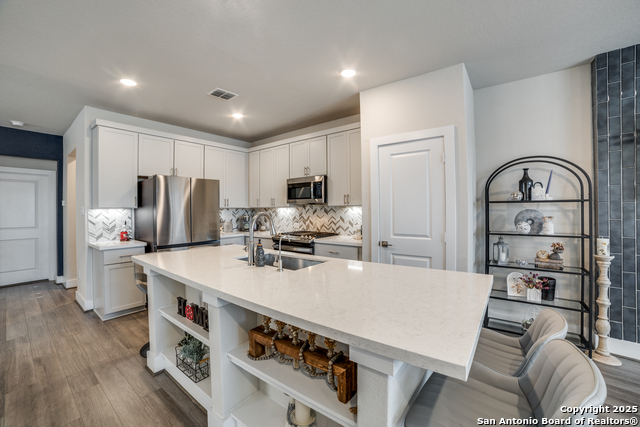 Image 4 of 24 For 8851 Oakland  Unit 14