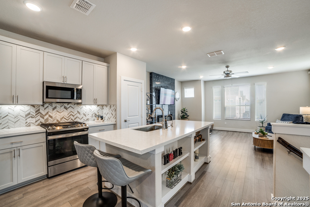 Image 5 of 24 For 8851 Oakland  Unit 14