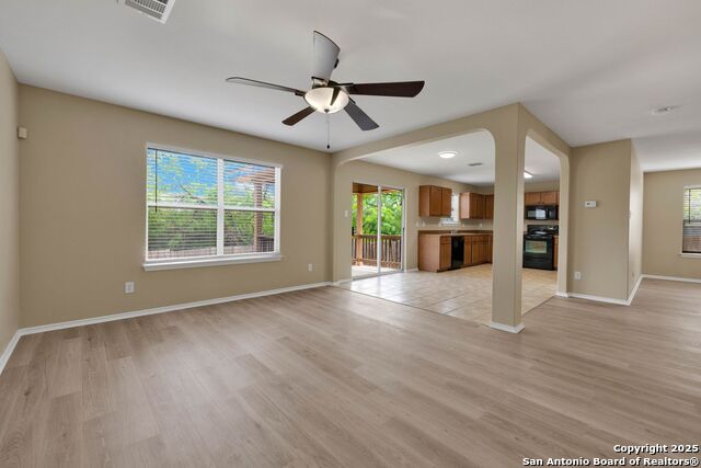 Listing photo id 9 for 7534 Omega Vale