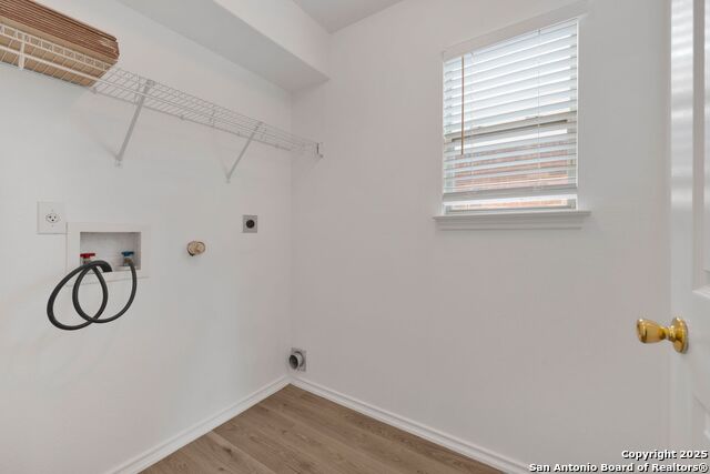 Listing photo id 10 for 7534 Omega Vale