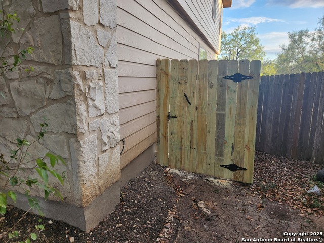 Listing photo id 1 for 7534 Omega Vale