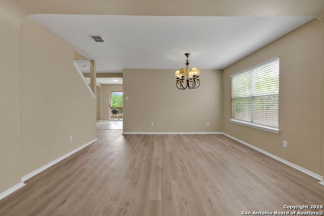 Listing photo id 4 for 7534 Omega Vale