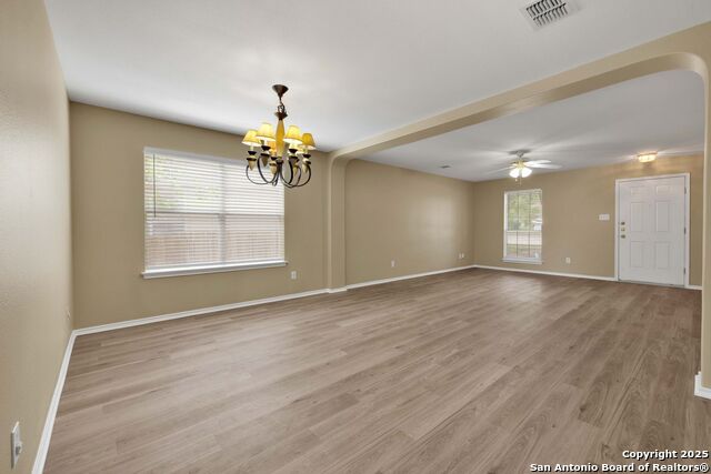 Listing photo id 5 for 7534 Omega Vale