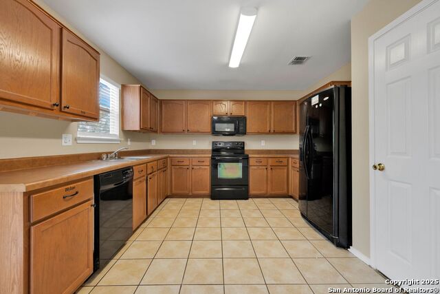 Listing photo id 6 for 7534 Omega Vale