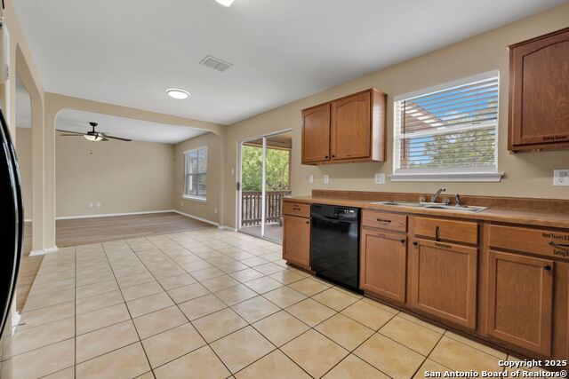 Listing photo id 7 for 7534 Omega Vale