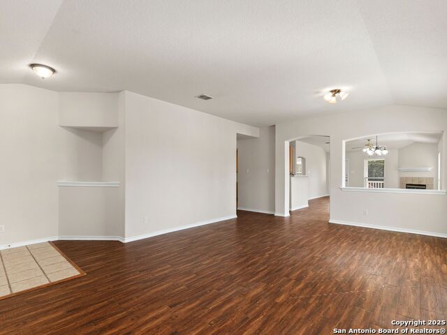 Image 14 of 35 For 102 Lindseys