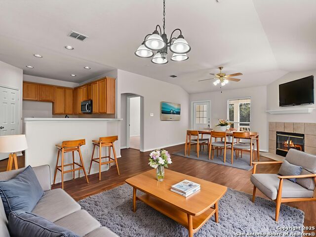 Image 8 of 35 For 102 Lindseys