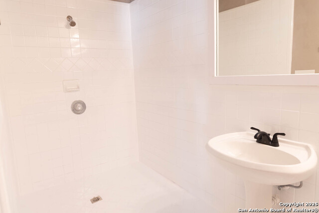 Image 16 of 18 For 5042 Cannon  