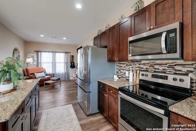 Image 11 of 32 For 659 Thormeyer