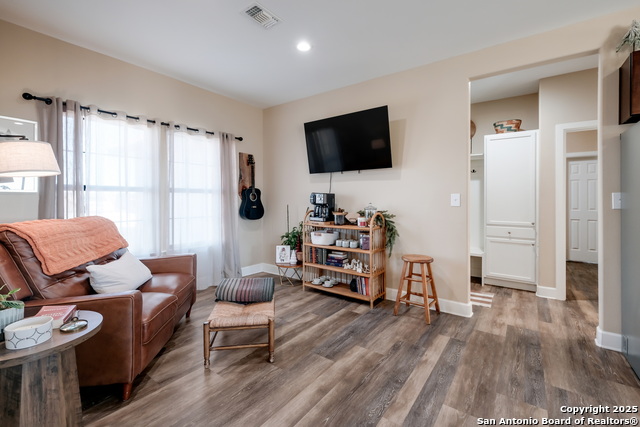 Image 13 of 32 For 659 Thormeyer