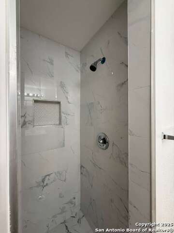 Image 10 of 15 For 5526 Green Grove