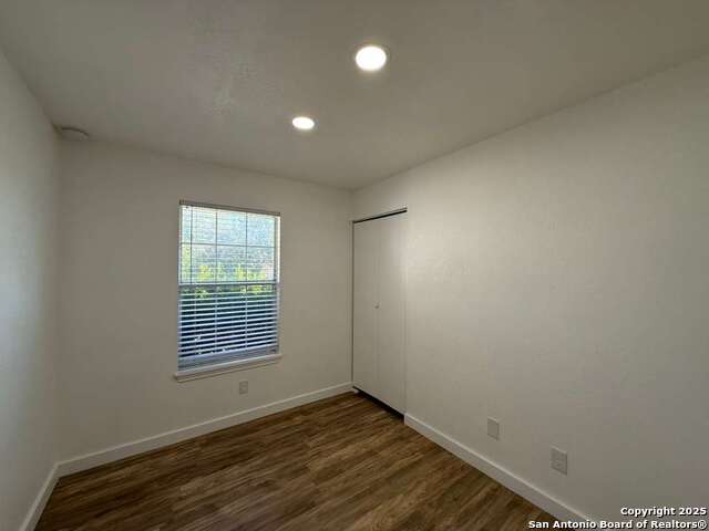 Image 13 of 15 For 5526 Green Grove