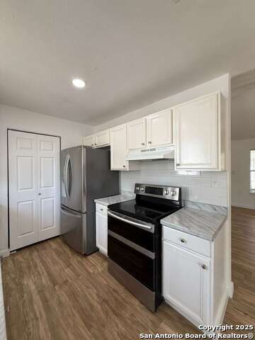 Image 4 of 15 For 5526 Green Grove