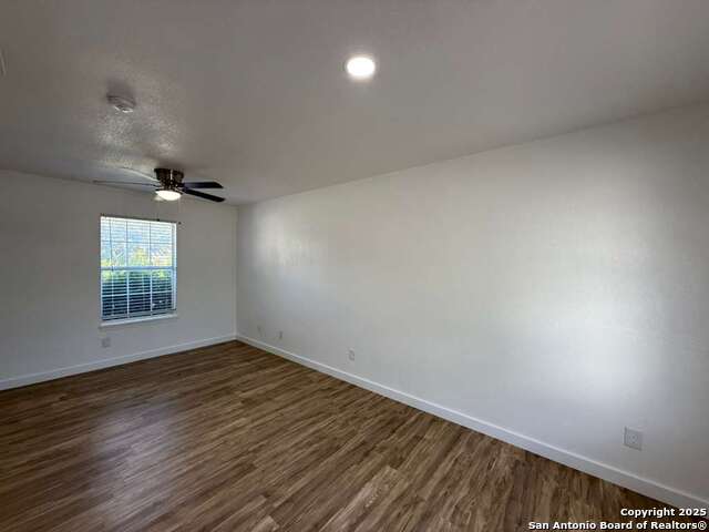 Image 9 of 15 For 5526 Green Grove