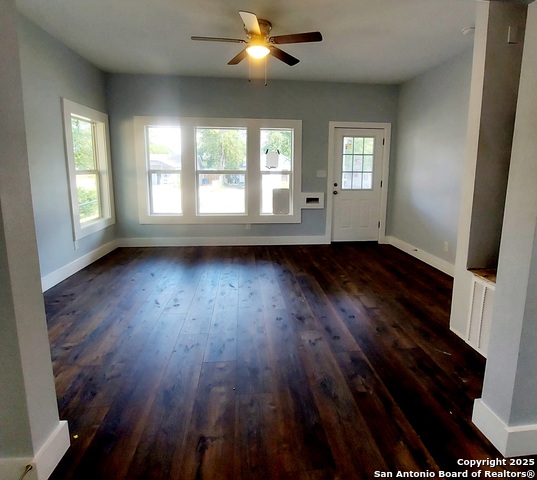 Image 9 of 30 For 2710 Houston St E