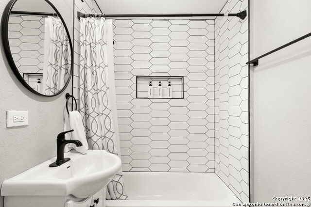 Image 13 of 25 For 607 Redcliff