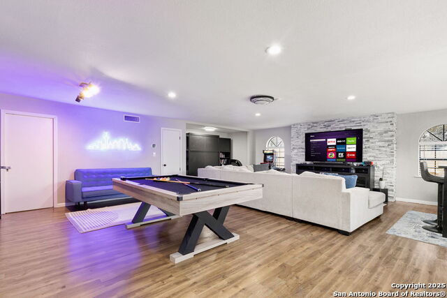 Image 16 of 25 For 607 Redcliff