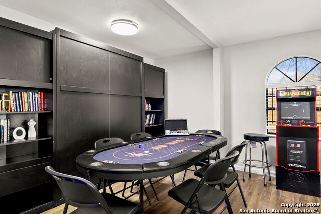 Image 19 of 25 For 607 Redcliff