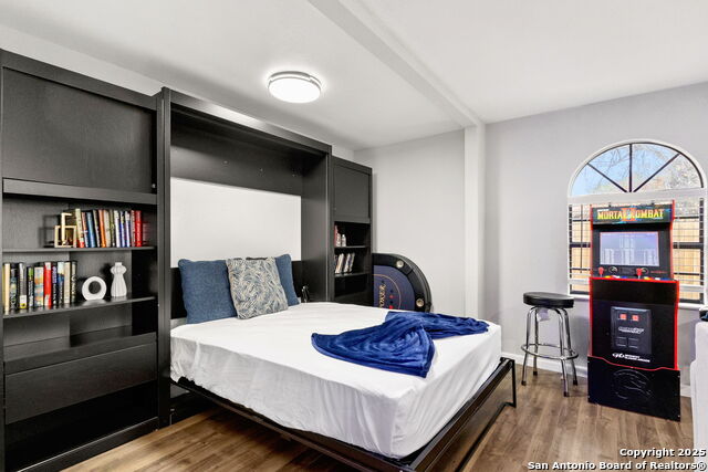 Image 20 of 25 For 607 Redcliff