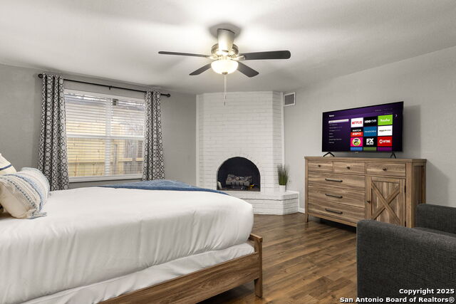 Image 8 of 25 For 607 Redcliff