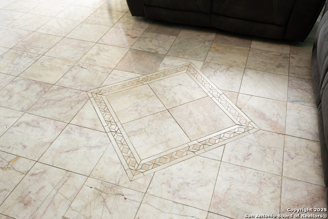 Image 8 of 20 For 118 Walker S